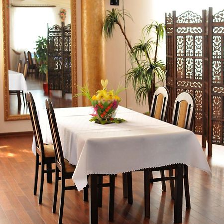 Hotel Restauracja Lorenzo Stopnica Ngoại thất bức ảnh