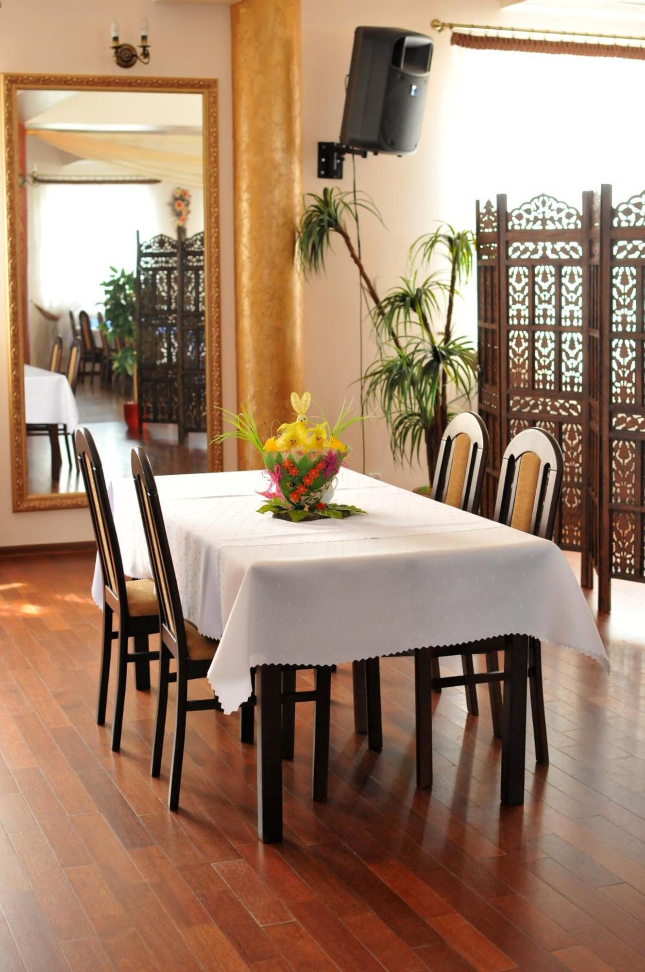 Hotel Restauracja Lorenzo Stopnica Ngoại thất bức ảnh