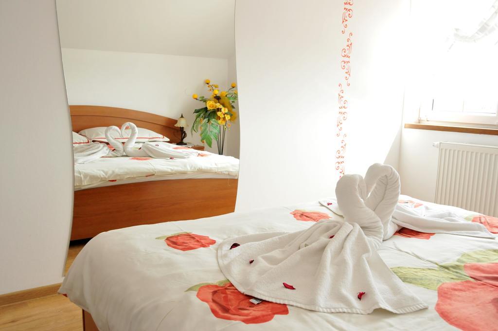 Hotel Restauracja Lorenzo Stopnica Ngoại thất bức ảnh