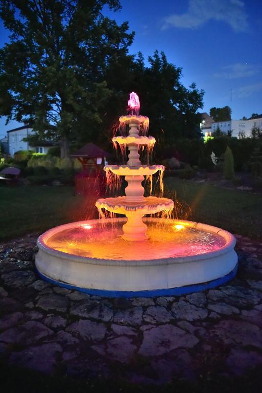 Hotel Restauracja Lorenzo Stopnica Ngoại thất bức ảnh