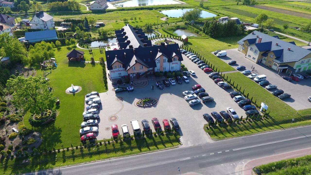 Hotel Restauracja Lorenzo Stopnica Ngoại thất bức ảnh