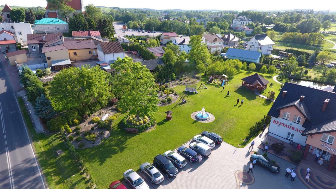 Hotel Restauracja Lorenzo Stopnica Ngoại thất bức ảnh